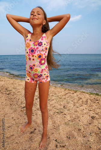 Preteen Girl On Sea Beach Stockfotos Und Lizenzfreie Bilder Auf