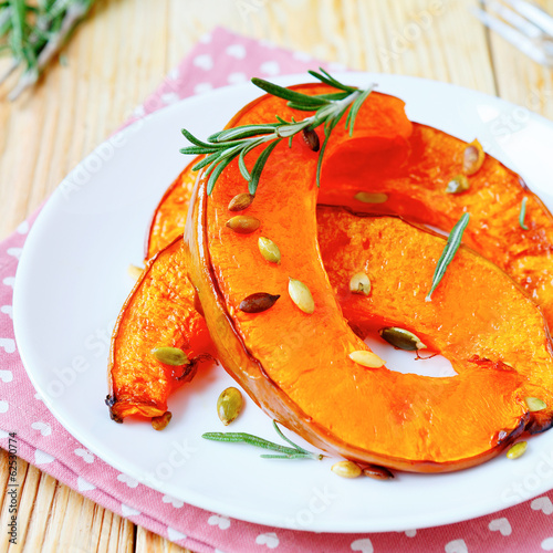 Тыква запеченная в духовке с сахаром кусочкамиы с фото