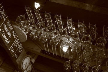 au bistro (sepia)