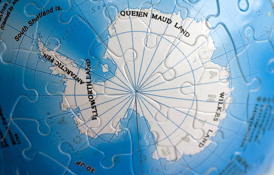 world 3d puzzle: south pole