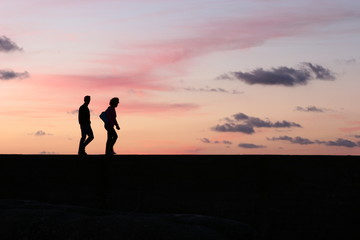 promeneur sur une jet&eacute;e