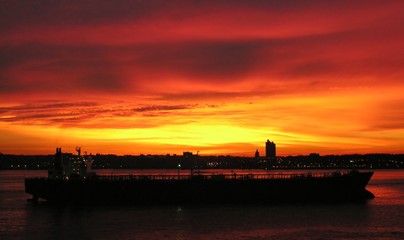 Fototapeta premium sunrise ship