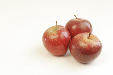 red apples