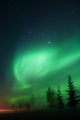 Fototapeta na wymiar meteor i aurora razem
