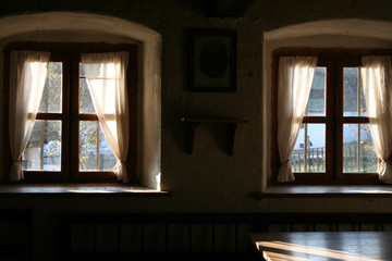 fenêtre double et table
