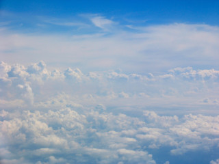 Fototapeta na wymiar widok z lotu ptaka na pole chmury