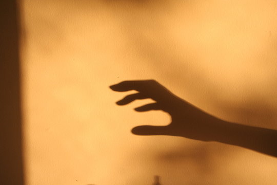 horror hand shadow
