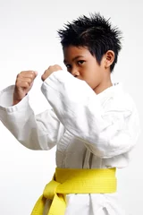 Crédence de cuisine en verre imprimé Arts martiaux young karate kid