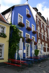 Fototapeta na wymiar niebieski dom w Kuhviertel w Muenster 1