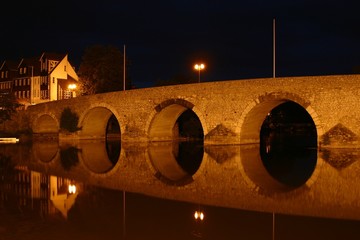 Fototapeta na wymiar bridge by night