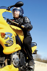 Fototapeta na wymiar moto sport jaune 2