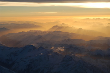 Fototapeta na wymiar sonnenaufgang über den alpen
