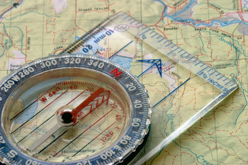 Obraz na płótnie Canvas kompas i mapa