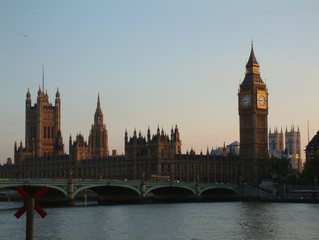 Obraz na płótnie Canvas big ben und britsh parlament