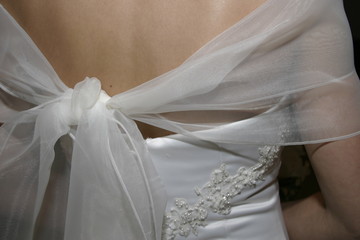 wedding bow on back of brides dress