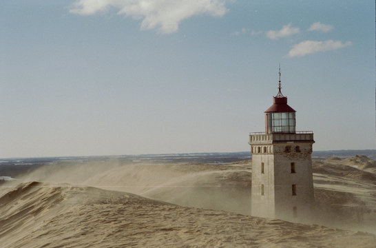 leuchtturm im sandsturm