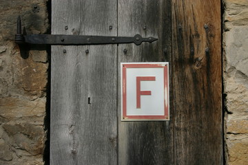 feuerlöscher-hinweisschild