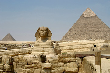 Fototapeta na wymiar piramidy i sfinks