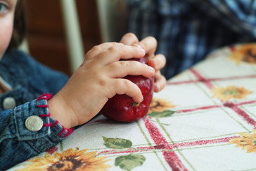 Fototapeta na wymiar young girl holding apple
