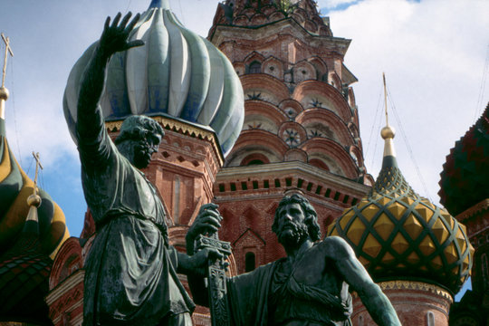sculptures at vasily cathedral moscow