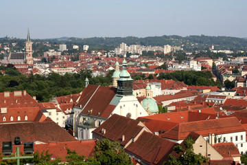 Fototapeta na wymiar dachy na Graz