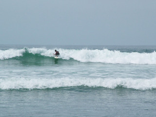 Fototapeta na wymiar surfeur pacifique