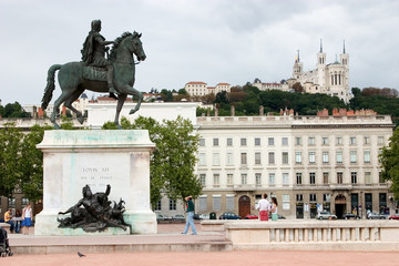Fototapeta na wymiar Pomnik w Lyonie