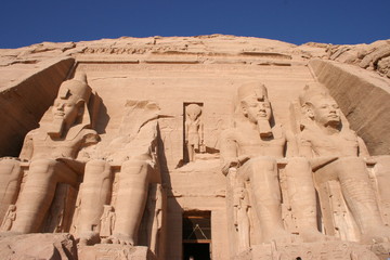 facade d'abou-simbel