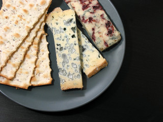 blue cheese and crackers