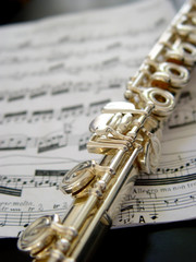 flute on music notes