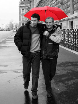 2 male friends walking on the street of paris