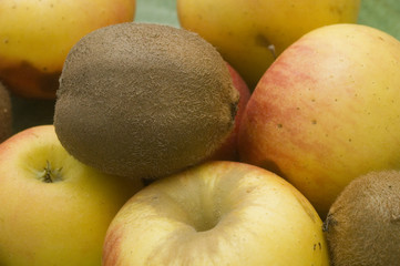 pommes et kiwis