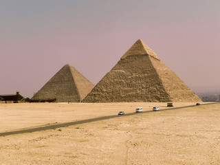 Fototapeta na wymiar Piramidy w Egipcie (dwie)