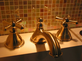 brass faucet bathroom - obrazy, fototapety, plakaty