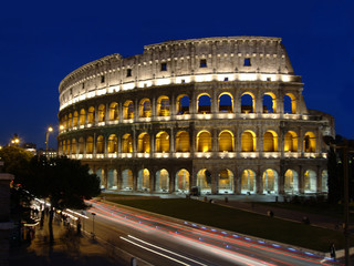 Fototapeta na wymiar kolloseum w Rzymie z ruchu