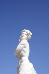 Fototapeta na wymiar biały posąg
