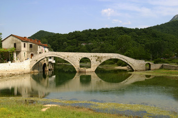 Fototapeta na wymiar Kamienny most w Czarnogórze
