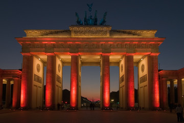 brandenburger tor im rotlicht