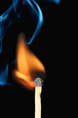 llama y humo de fosforo