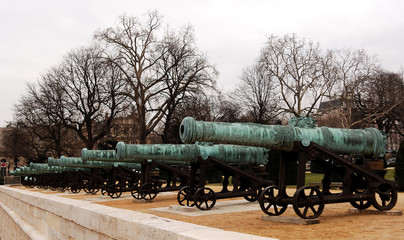 Fototapeta na wymiar france, paris: old cannon