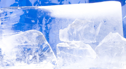 Fototapeta na wymiar duży blok lodu