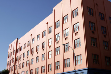 Fototapeta na wymiar kolorowy budynek mieszkalny