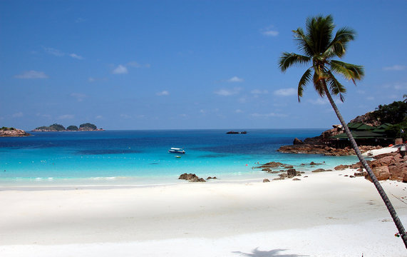 Fototapeta pulau redand beach 3