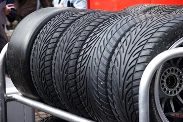 Stickers pour porte Sport automobile pile de pneus