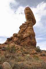 Fototapeta na wymiar balanced rock upshot