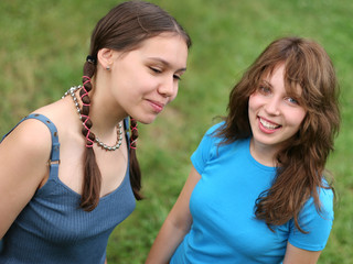 Obraz premium happy friends outdoors