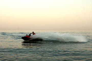 Fototapeta na wymiar skutery wodne na Morzu Czarnym