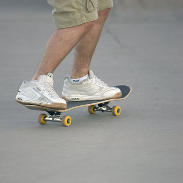 skateboarding knees down