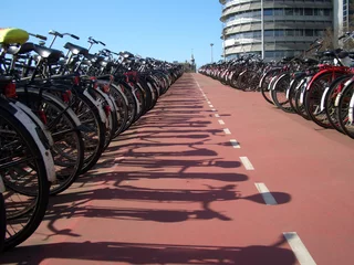 Zelfklevend Fotobehang amsterdam centraal  parkdeck für fahrräder © neropha