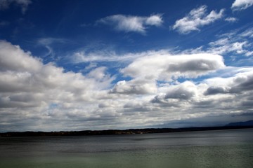 wolkenhimmel überm see